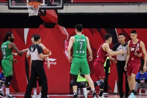 星空体育app-包含费耶诺德训练开放日，今夜再遭质疑引欢呼，NBA常规赛在即，数据趋势出现新变化的词条