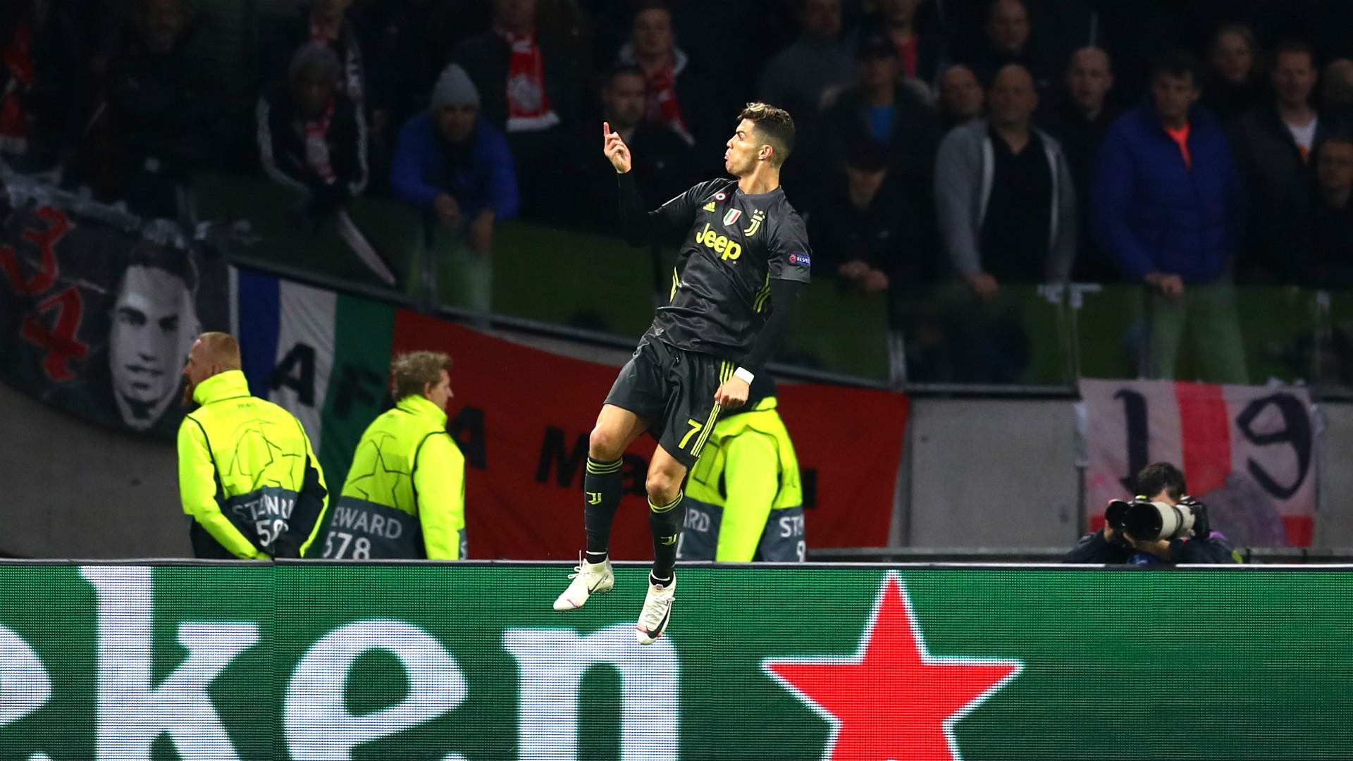 包含亚冠加时末段再迎强敌；阿贾克斯调整名单；主帅态度——态度坚定；阵容厚度经受考验的词条